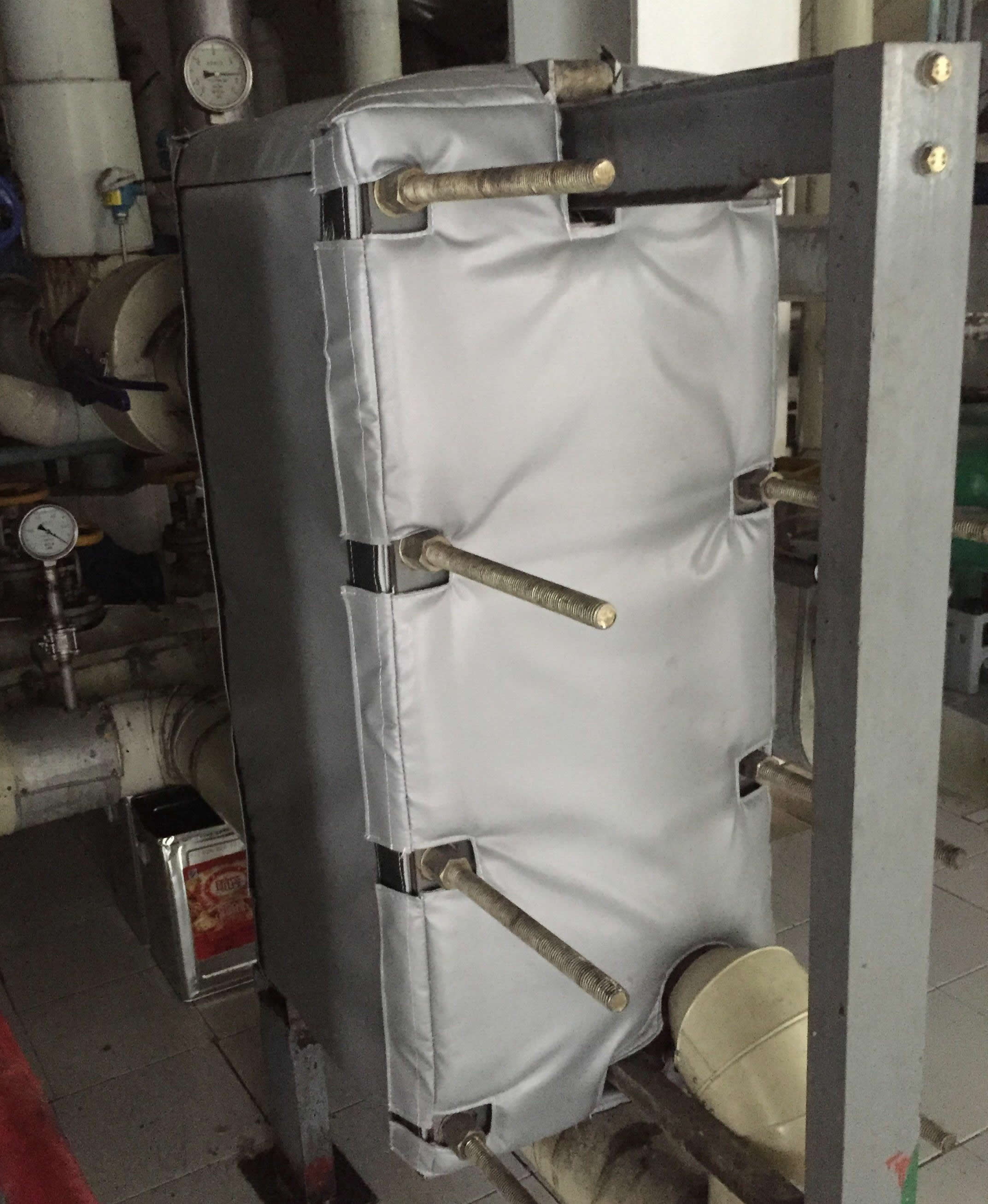 板式<a href=http://m.ph-sh.cn/e/tags/?tagname=%E6%8D%A2%E7%83%AD%E5%99%A8%E4%BF%9D%E6%B8%A9 target=_blank class=infotextkey>換熱器保溫</a>套