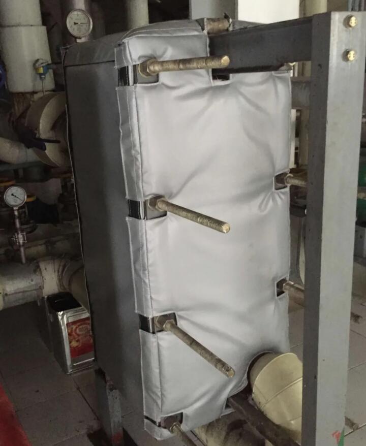 板式<a href=http://m.ph-sh.cn/e/tags/?tagname=%E6%8D%A2%E7%83%AD%E5%99%A8%E4%BF%9D%E6%B8%A9 target=_blank class=infotextkey>換熱器保溫</a>套