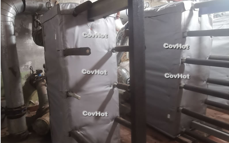 板式<a href=http://m.ph-sh.cn/e/tags/?tagname=%E6%8D%A2%E7%83%AD%E5%99%A8%E4%BF%9D%E6%B8%A9 target=_blank class=infotextkey>換熱器保溫</a>套,板換保溫罩